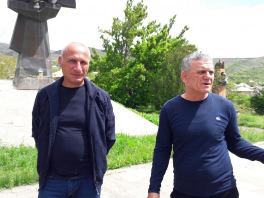 Ձախից առաջինը Նաիրի Սիմոնյան, երկրորդը՝ Սարգիս Հովհաննիսյան