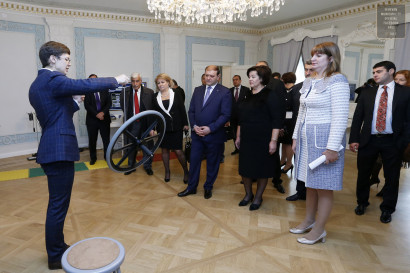 Мэр Тарон Маргарян посетил «Академию талантов» Санкт-Петербурга