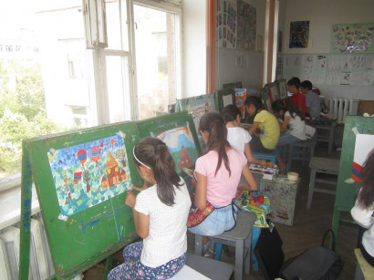 Աբովյանի Գեղարվեստի դպրոցի առաջին դասարանցիներն իրենց օրը նվիրեցին անկախության տոնին