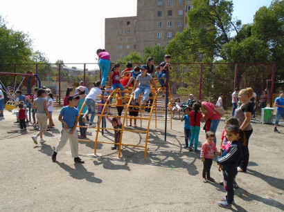 Դրվագներ Չարենցավանում մանկական խաղահրապարակի բացման հանդիսությունից