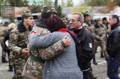 Երևանաբնակ զինծառայողների ծնողներ կայցելեն իրենց զավակներին