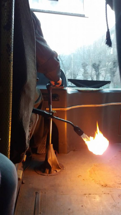 Դիլիջան. ավտոբուսը տաքացվում է գազի խողովակից դուրս եկող կրակով