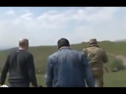 Ադրբեջանցի գեներալը հայկական կողմի կրակի տակ փախչում է
