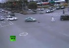 Չինացի մարդը ընթացող մեքենայից դուրս է թռել և փրկել այդ նույն մեքենայից ընկած երեխային