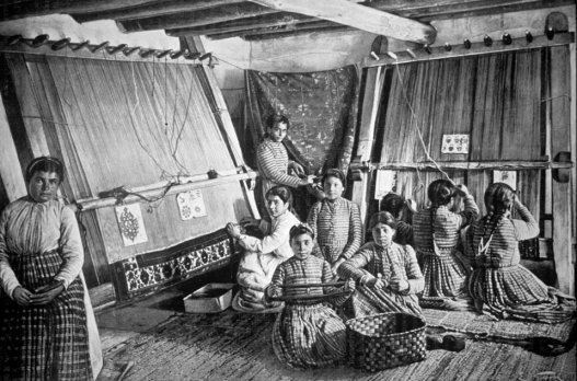 Հայ երիտասարդ աղջիկներ Վան /1907 թ./