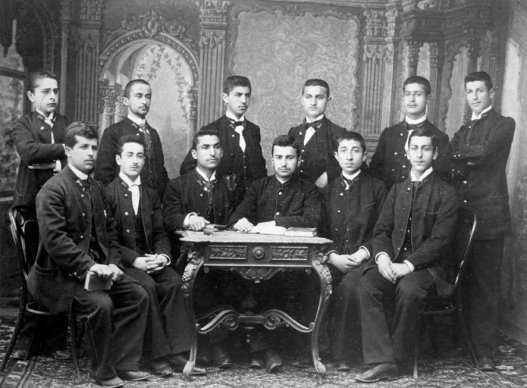 Ստամբուլի "Գալատա" բարձրագույն դպրոցի շրջանավարտները /1893 - 1894 թթ./