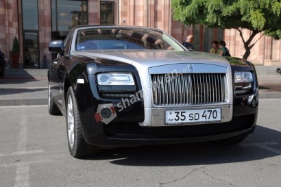 Ո՞վ է Երևանում առանց թիկնապահների շրջում սովորական համարանիշներով Rolls-Royce-ով...