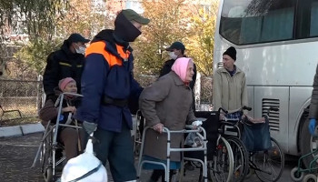 Residents start evacuating Kherson as officials warn of harsh winter and Russian shelling