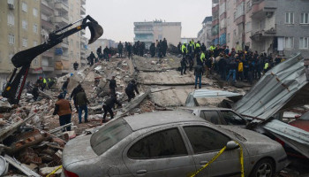 Turkish president raises quake death toll to 912