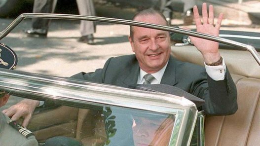 1995-ի մայիսի 17. նա ընտրվել է Ֆրանսիայի նախագահ և Ելիսեյան դաշտերում ողջունում է իր համաքաղաքացիներին: