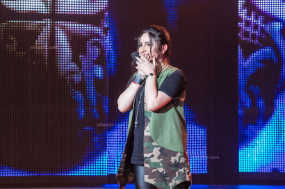 Հայ աղջկա հուզիչ կատարումը ՝ X-Factor նախագծում: Իննա Սայադյանը կատարում է ՝ Քրիտինե Պեպելյանի ՝ «Հայ զինվոր» երգը;