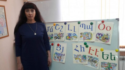 Ռուս կինն ինքնուրույն հայերեն է սովորում