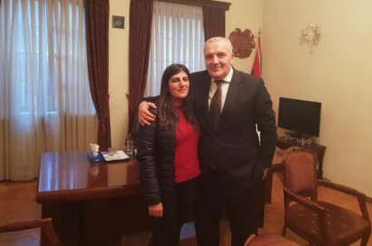 Վրաստանում ՀՀ դեսպանն ընդունել է հայ ուսանողուհուն, որը փողոցից գտած 37, 000 դոլարը վերադարձրել էր տիրոջը