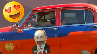 Հայկական եռագույնով ու վարչապետ Փաշինյանի նկարով «Գազ 21»՝ Մոսկվայում