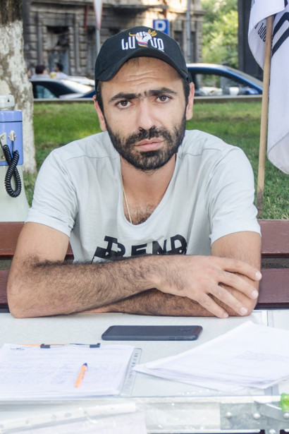 Ոստիկանները բերման են ենթարկել Ստամբուլյան կոնվենցիայի դեմ պայքարող ակտիվիստ, Արամ Խանզադյանին