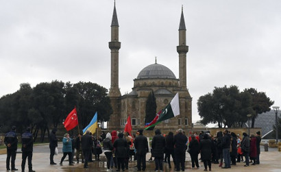 Alley of Martyrs in Baku: "Russia, leave, Turkey, stay"