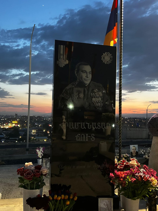 Հրամանատար Մանվել Խաչատրյանի գերեզմանաքարը փորձում են հեռացնել