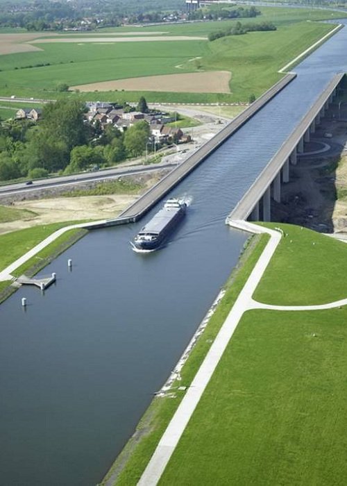 Բելգիայում գտնվող Պոնտ դյու Սարթ ջրանցույցն ունի 498 մետր երկարություն: