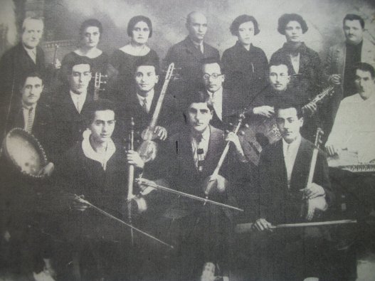 Ա.Մերանգուլյանի ժողովրդական գործիքների անսամբլ աջից ձախ առաջինը՝ Մարգար Մարգարյան