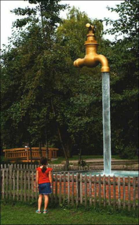 «Հսկա Ծորակը», Վինտերտուր, Շվեյցարիա Տեխնոպարկ Վինտերտուր Ծորակը կախված է օդում, արձանն ապահովված է մշտական սառը ջրով:
